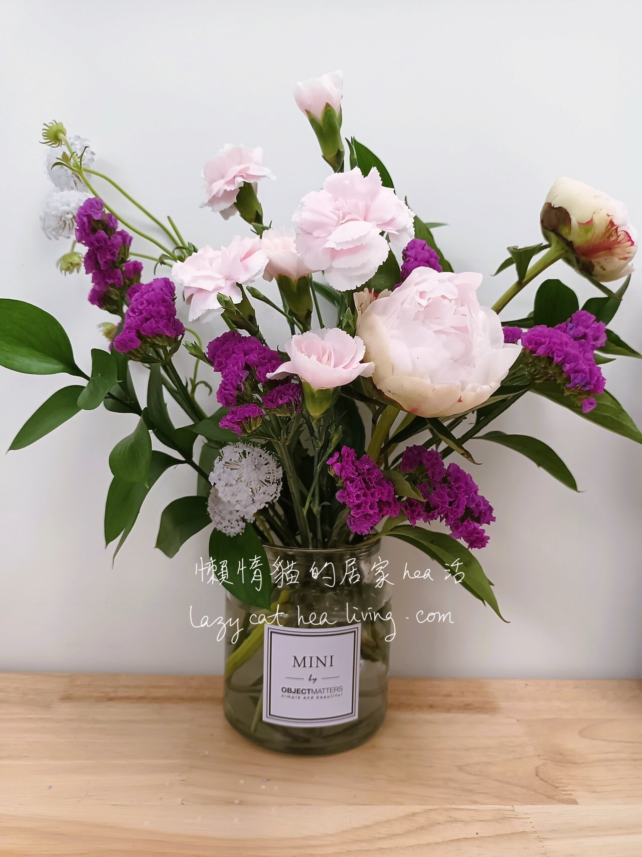 在四季軒花店購買花材, 自製的母親節桌花 (第二天的模樣)